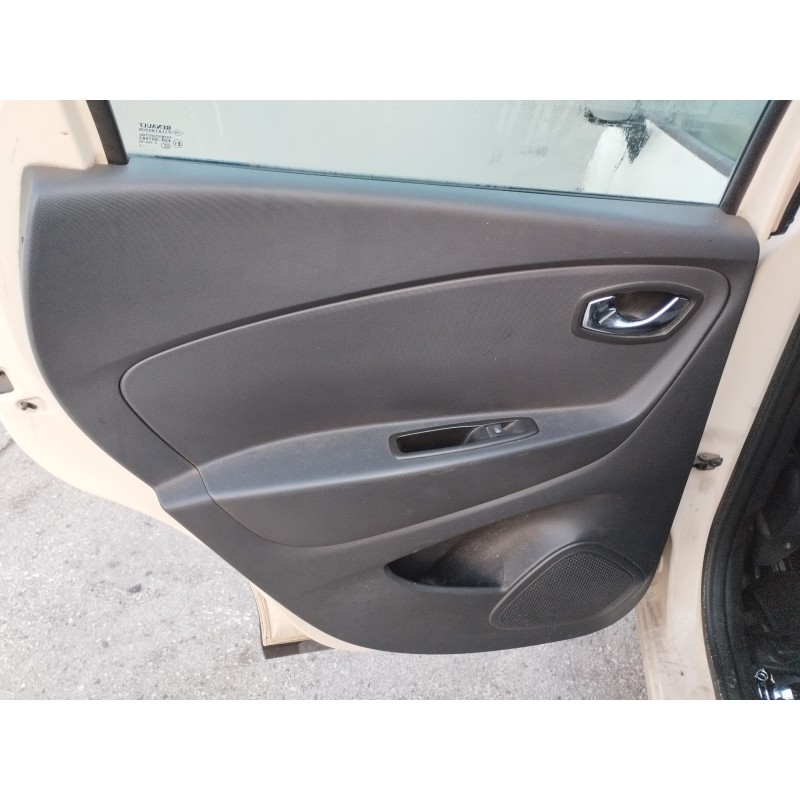 Recambio de guarnecido puerta trasera izquierda para renault captur 1.5 dci diesel fap energy referencia OEM IAM   