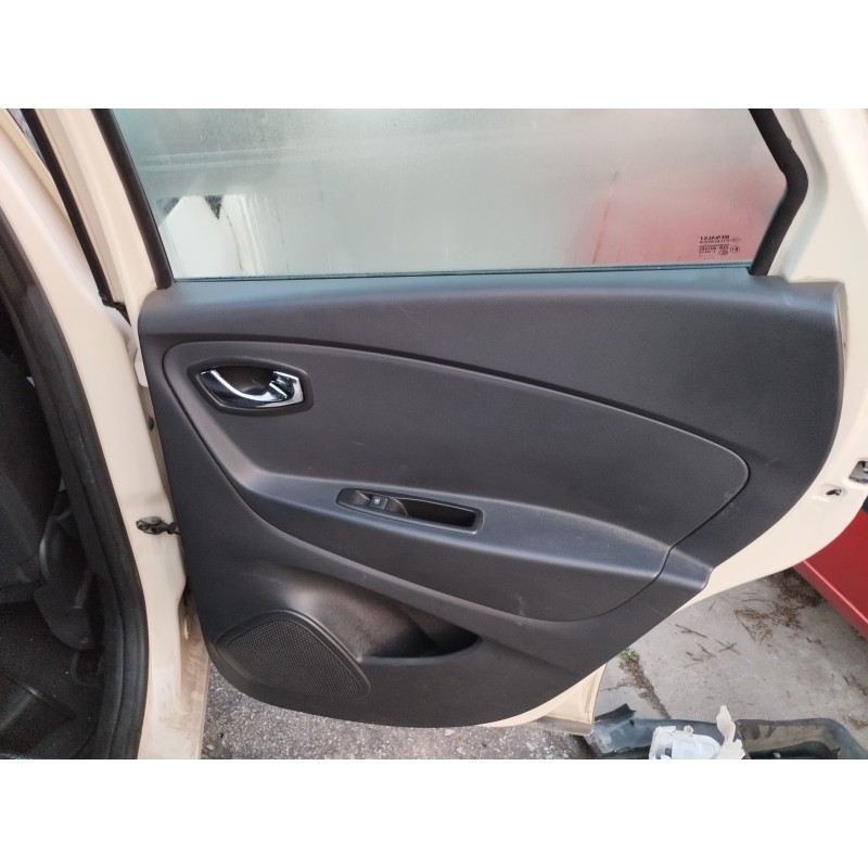 Recambio de guarnecido puerta trasera derecha para renault captur 1.5 dci diesel fap energy referencia OEM IAM   