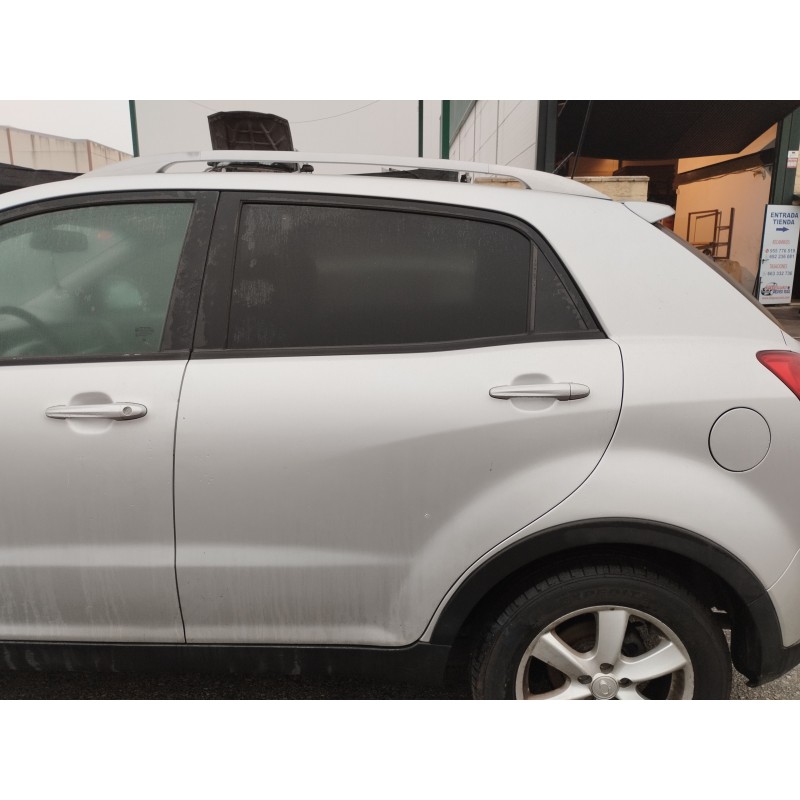 Recambio de puerta trasera izquierda para ssangyong korando 2.0 td cat referencia OEM IAM   