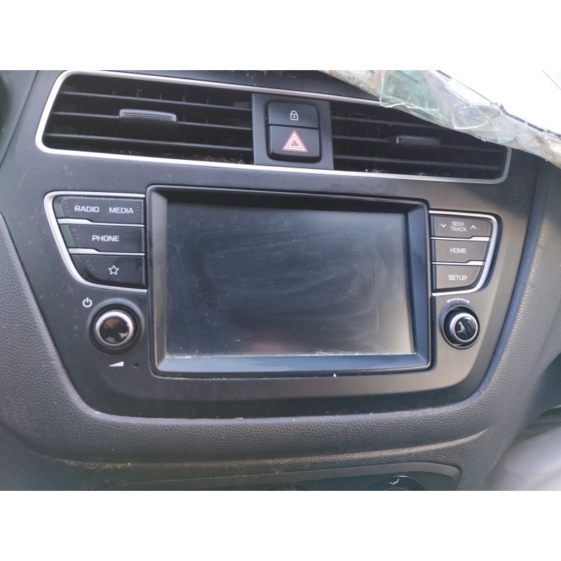 Recambio de pantalla multifuncion para hyundai i20 essence referencia OEM IAM   