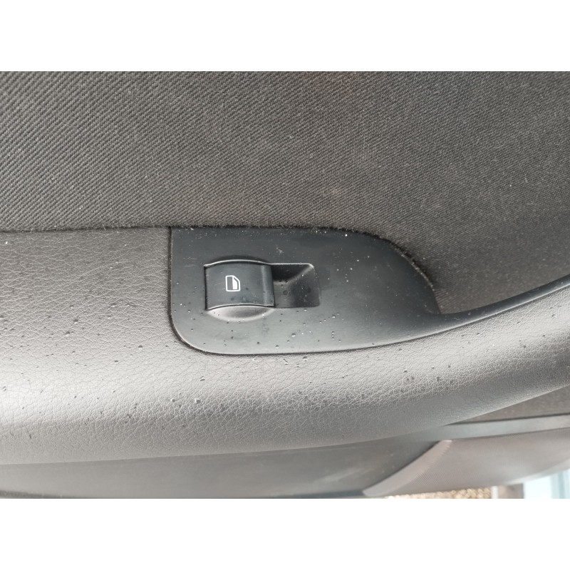 Recambio de mando elevalunas trasero izquierdo para audi a4 berlina (8e) 2.0 tdi referencia OEM IAM   