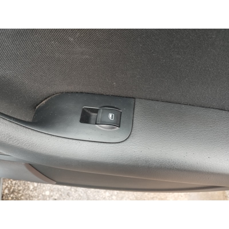 Recambio de mando elevalunas trasero derecho para audi a4 berlina (8e) 2.0 tdi referencia OEM IAM   