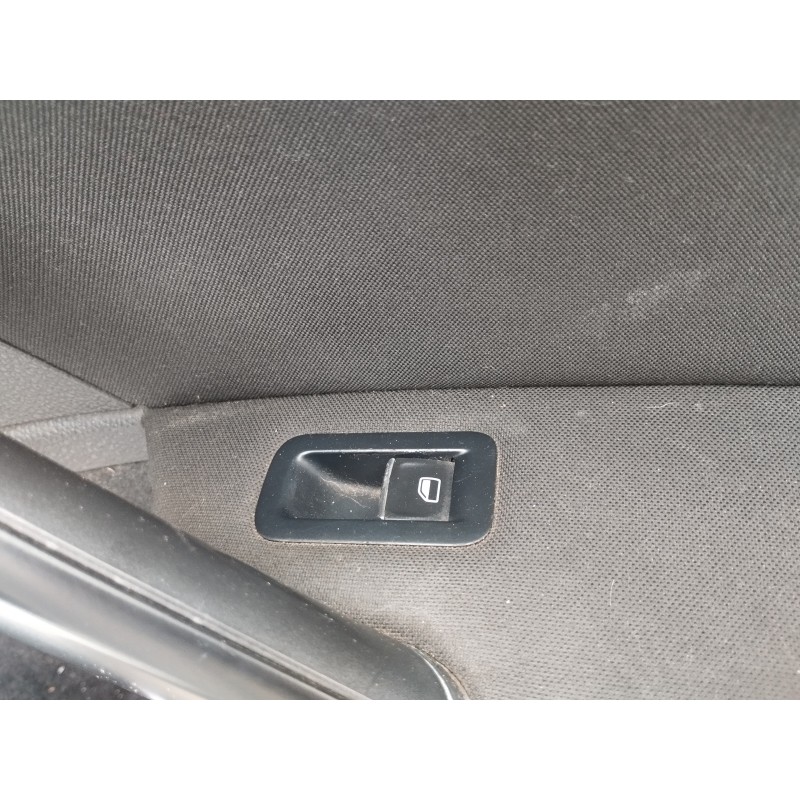 Recambio de mando elevalunas delantero derecho para volkswagen golf vii lim. 2.0 tdi referencia OEM IAM   