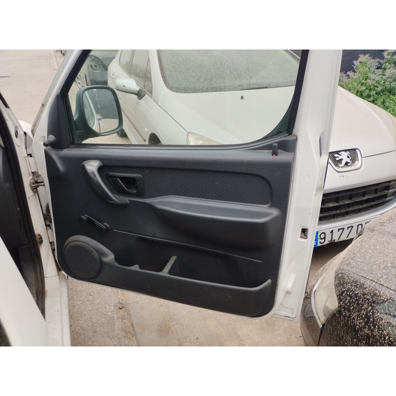 Recambio de guarnecido puerta delantera derecha para citroen berlingo 1.6 16v hdi referencia OEM IAM   