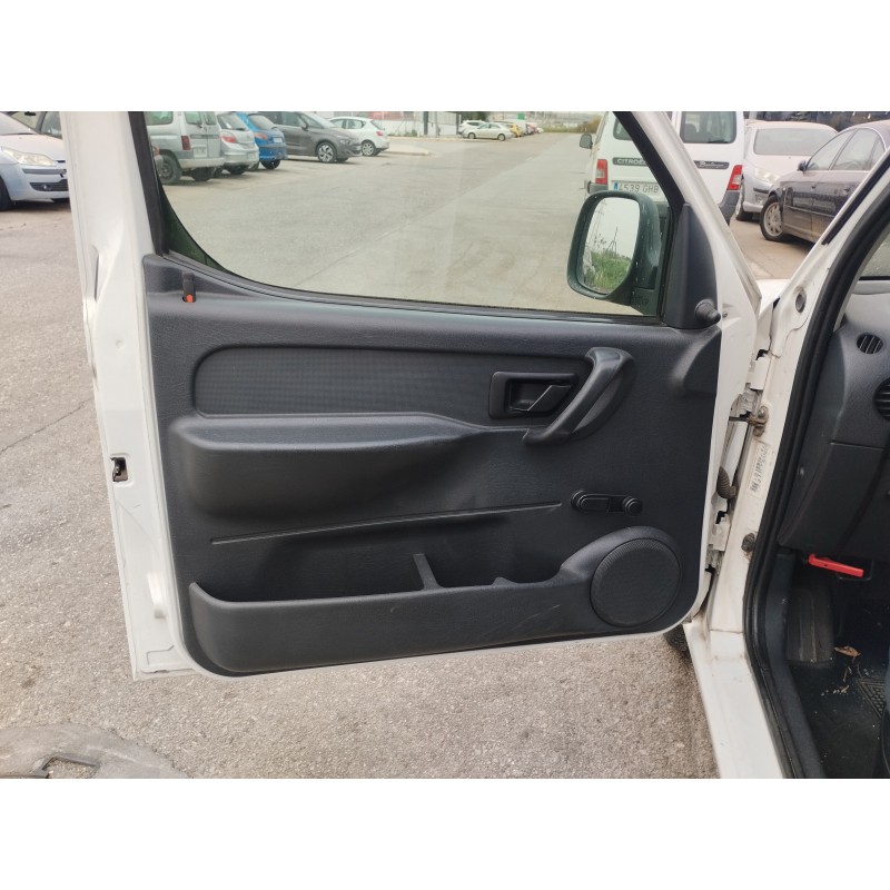 Recambio de guarnecido puerta delantera izquierda para citroen berlingo 1.6 16v hdi referencia OEM IAM   