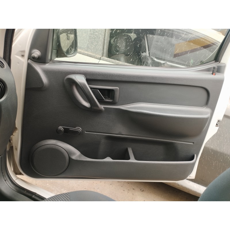 Recambio de guarnecido puerta delantera derecha para citroen berlingo 1.6 16v hdi referencia OEM IAM   