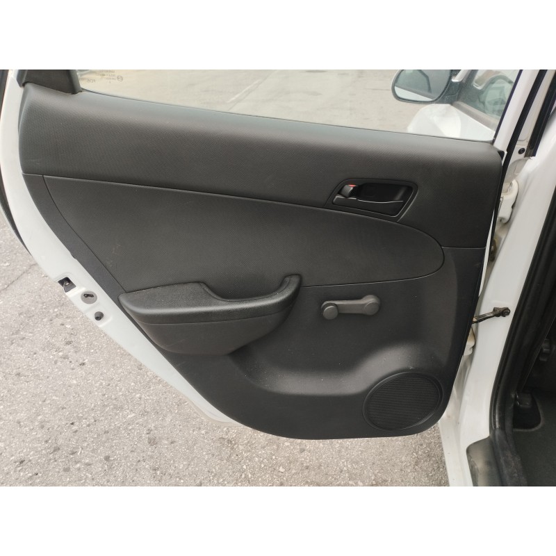 Recambio de guarnecido puerta trasera izquierda para hyundai i30 1.4 cat referencia OEM IAM   