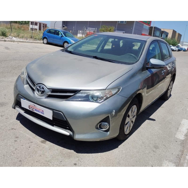 toyota auris del año 2013