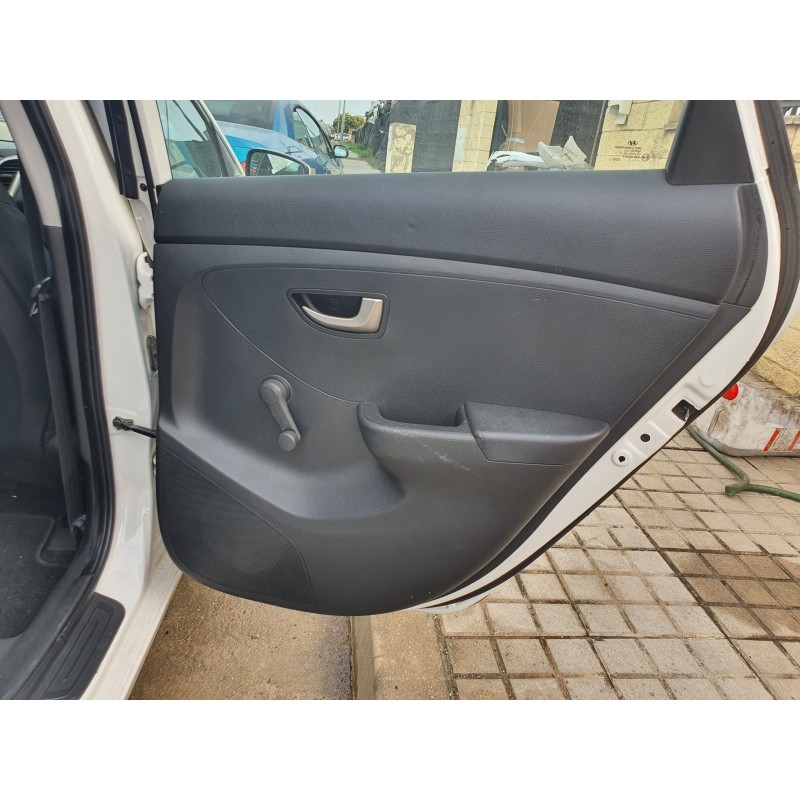 Recambio de guarnecido puerta trasera derecha para hyundai i30 (gd) 1.4 crdi cat referencia OEM IAM   