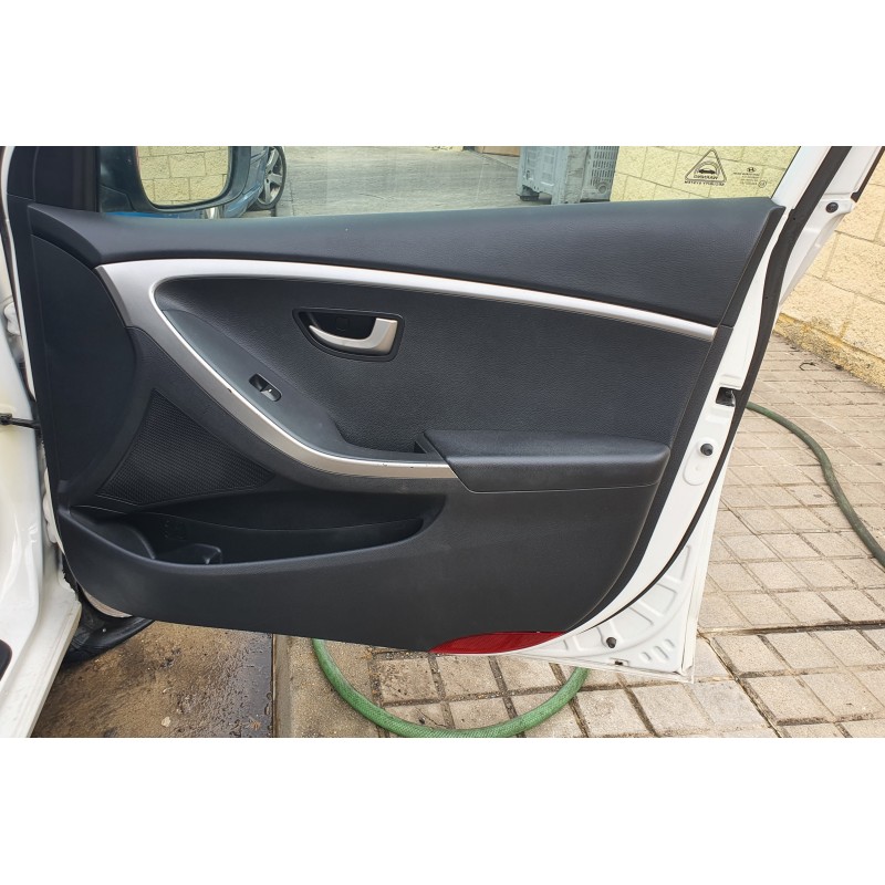 Recambio de guarnecido puerta delantera derecha para hyundai i30 (gd) 1.4 crdi cat referencia OEM IAM   