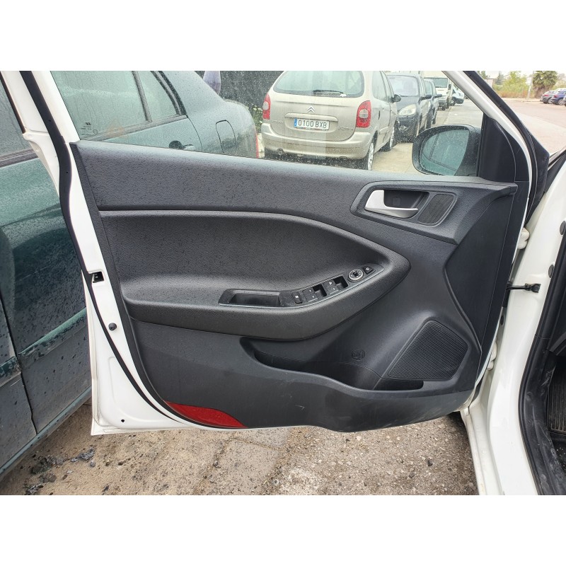 Recambio de guarnecido puerta delantera izquierda para hyundai i20 essence referencia OEM IAM   