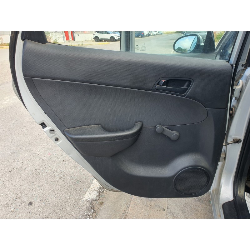 Recambio de guarnecido puerta trasera izquierda para hyundai i30 1.4 cat referencia OEM IAM   