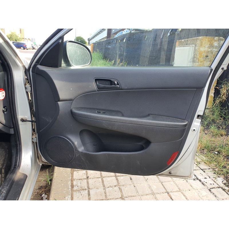 Recambio de guarnecido puerta delantera derecha para hyundai i30 1.4 cat referencia OEM IAM   