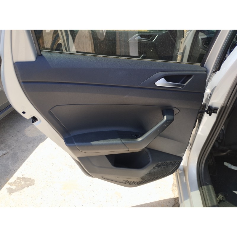 Recambio de guarnecido puerta trasera izquierda para volkswagen polo 1.0 tsi referencia OEM IAM   