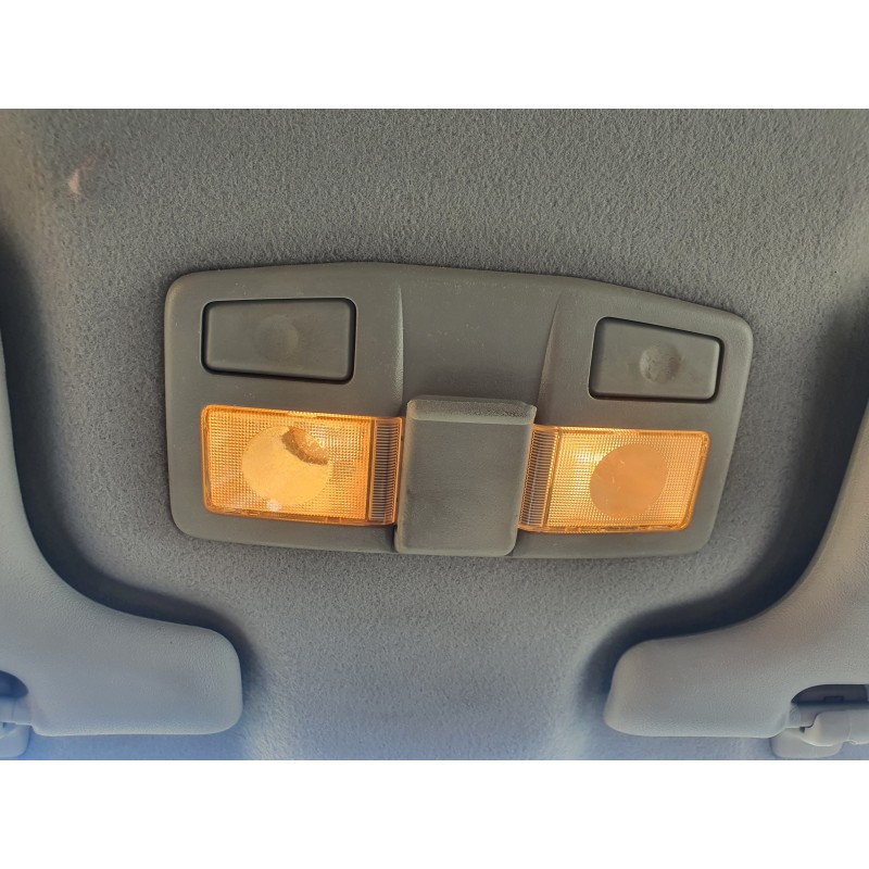 Recambio de luz interior para isuzu d-max rodeo referencia OEM IAM   