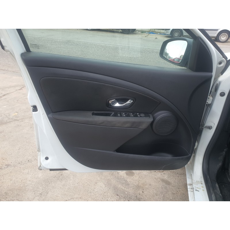 Recambio de guarnecido puerta delantera izquierda para renault megane iii berlina 5 p 1.2 16v referencia OEM IAM   