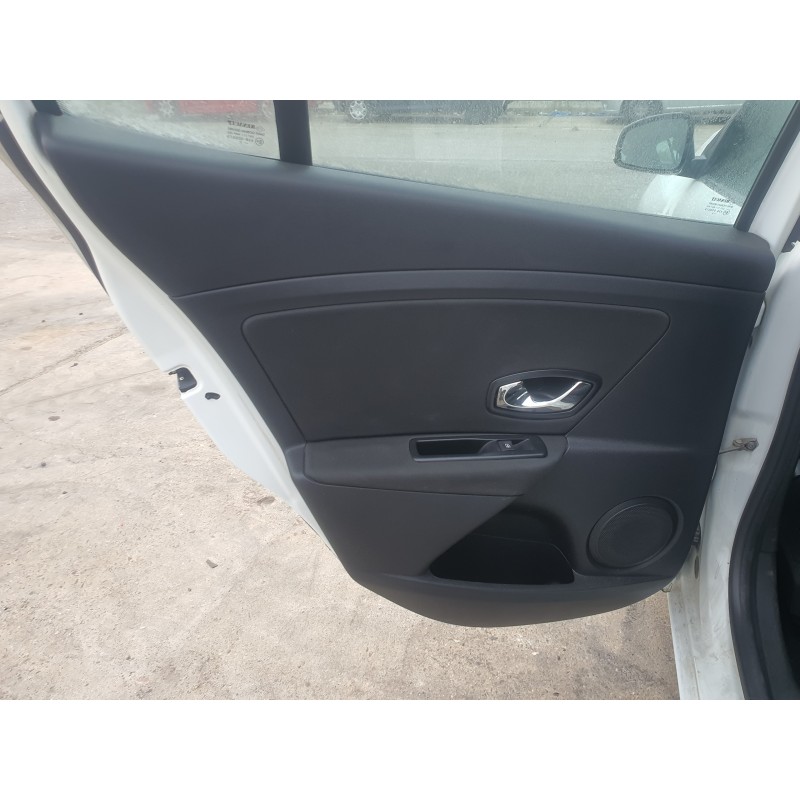 Recambio de guarnecido puerta trasera izquierda para renault megane iii berlina 5 p 1.2 16v referencia OEM IAM   