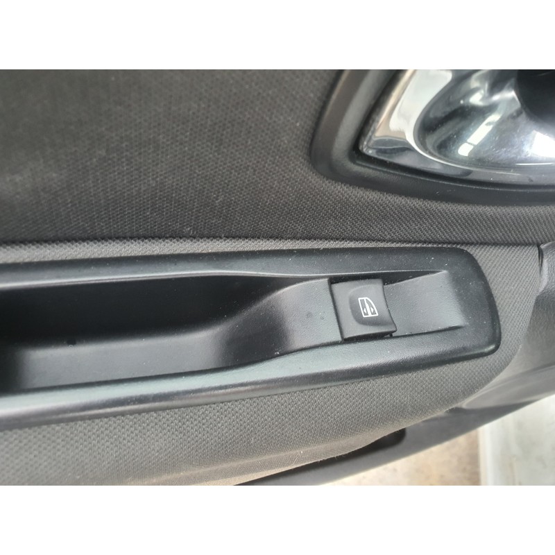 Recambio de mando elevalunas trasero izquierdo para renault megane iii berlina 5 p 1.2 16v referencia OEM IAM   