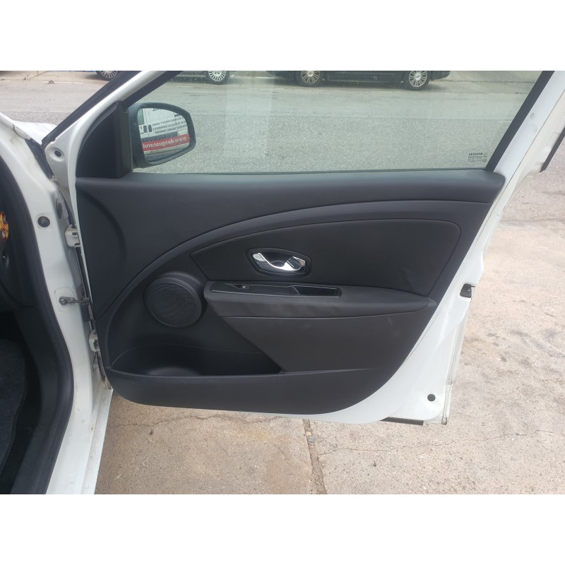 Recambio de guarnecido puerta delantera derecha para renault megane iii berlina 5 p 1.2 16v referencia OEM IAM   