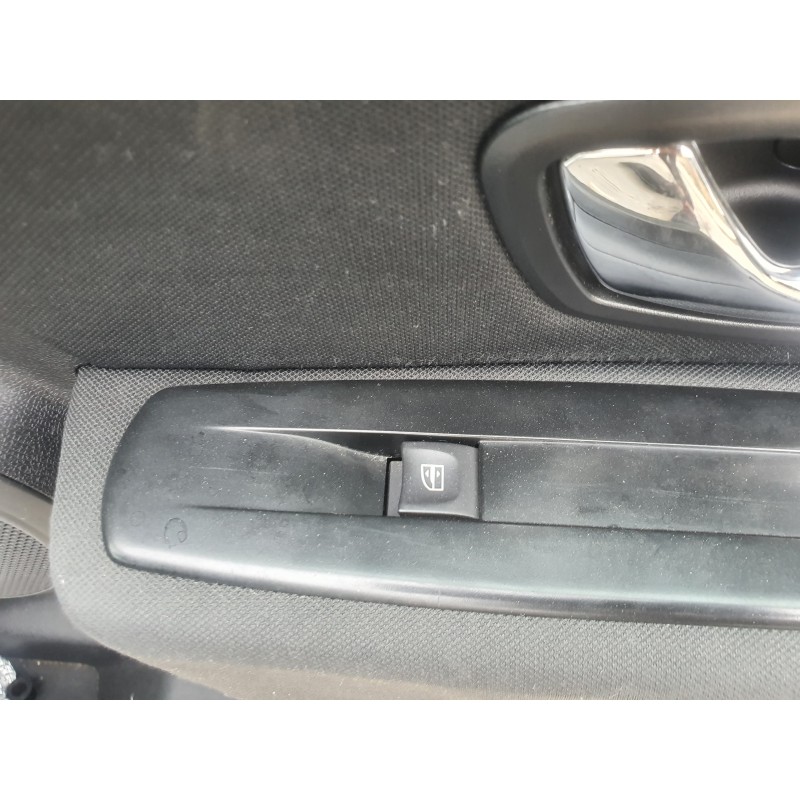 Recambio de mando elevalunas delantero derecho para renault megane iii berlina 5 p 1.2 16v referencia OEM IAM   