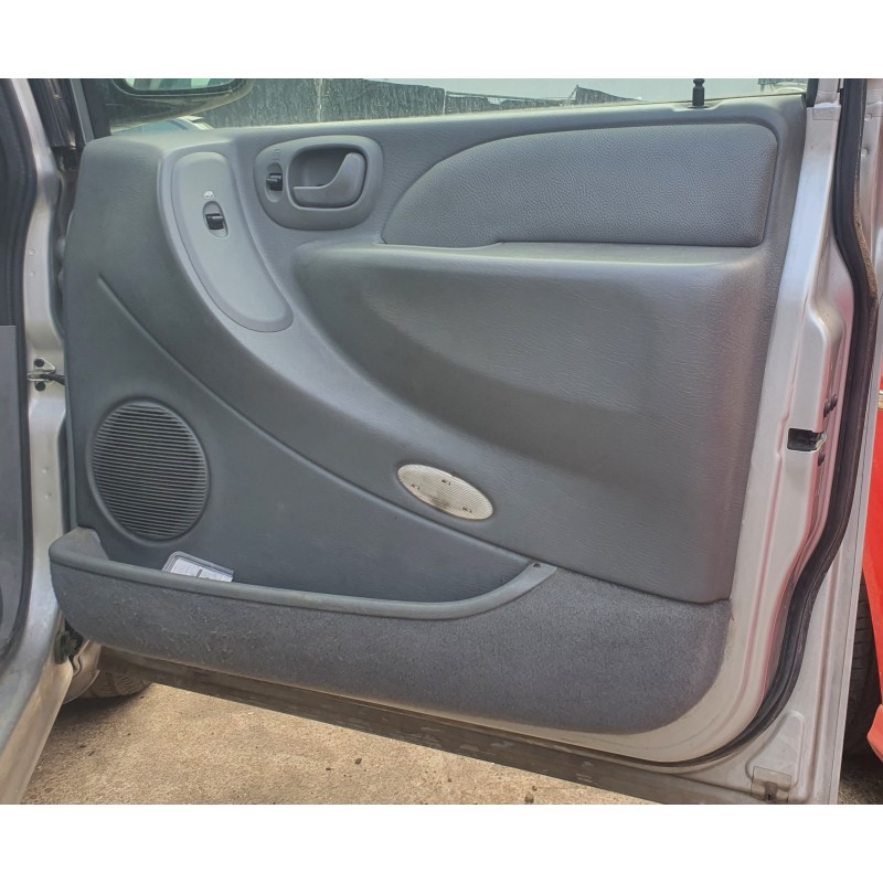 Recambio de guarnecido puerta delantera derecha para chrysler voyager (rg) 2.8 crd cat referencia OEM IAM   