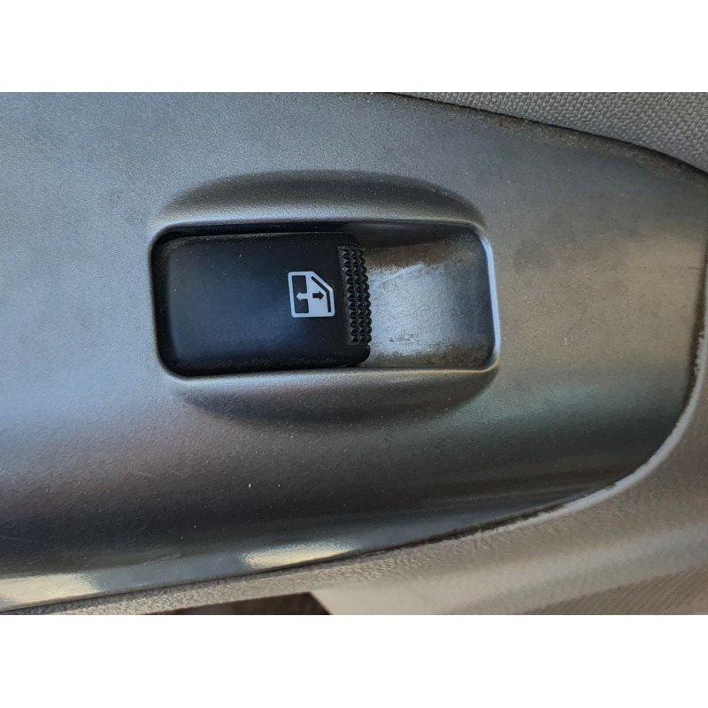 Recambio de mando elevalunas trasero izquierdo para kia sportage 2.0 cat referencia OEM IAM   