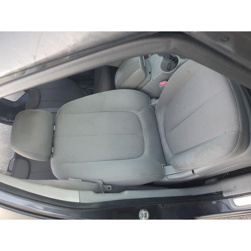 Recambio de asiento delantero derecho para kia carens (un) 2.0 crdi referencia OEM IAM   