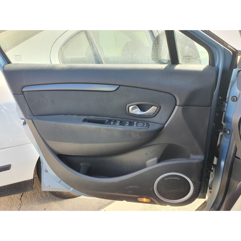 Recambio de guarnecido puerta delantera izquierda para renault scenic iii 1.5 dci diesel fap referencia OEM IAM   