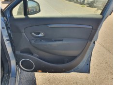 Recambio de guarnecido puerta delantera derecha para renault scenic iii 1.5 dci diesel fap referencia OEM IAM   