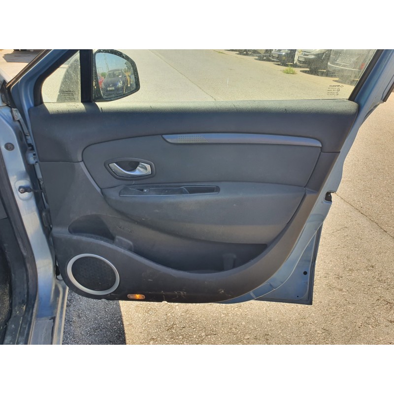 Recambio de guarnecido puerta delantera derecha para renault scenic iii 1.5 dci diesel fap referencia OEM IAM   