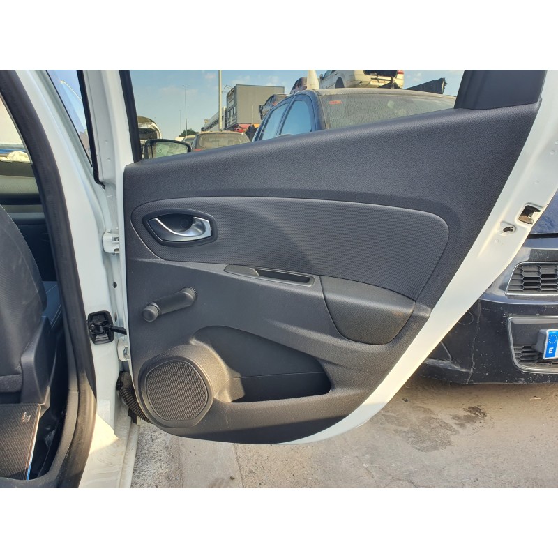 Recambio de guarnecido puerta trasera derecha para renault clio iv grandtour business referencia OEM IAM   