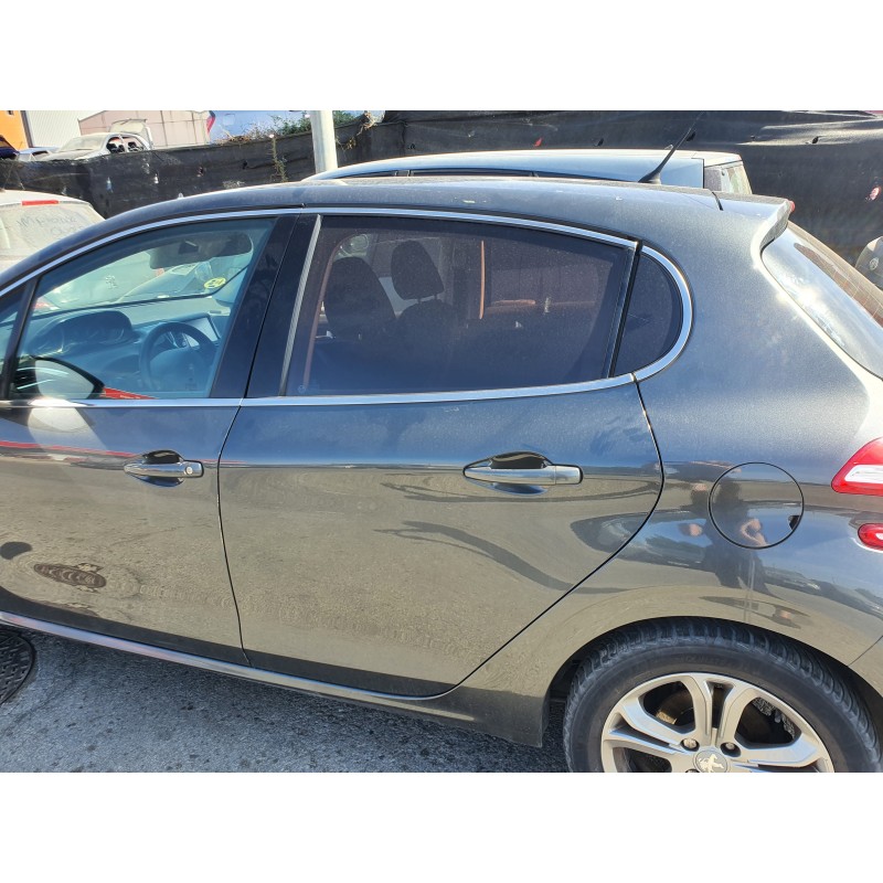 Recambio de puerta trasera izquierda para peugeot 208 active referencia OEM IAM   