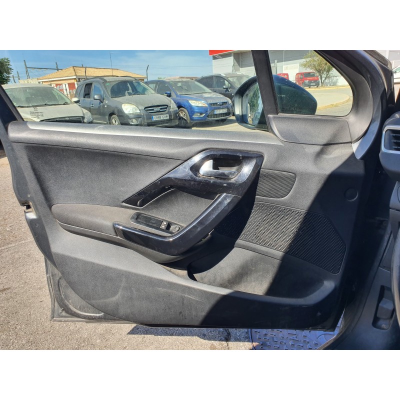 Recambio de guarnecido puerta delantera izquierda para peugeot 208 active referencia OEM IAM   