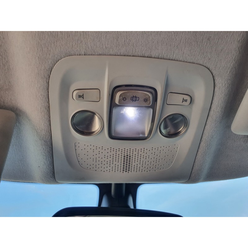 Recambio de luz interior para peugeot 208 active referencia OEM IAM   