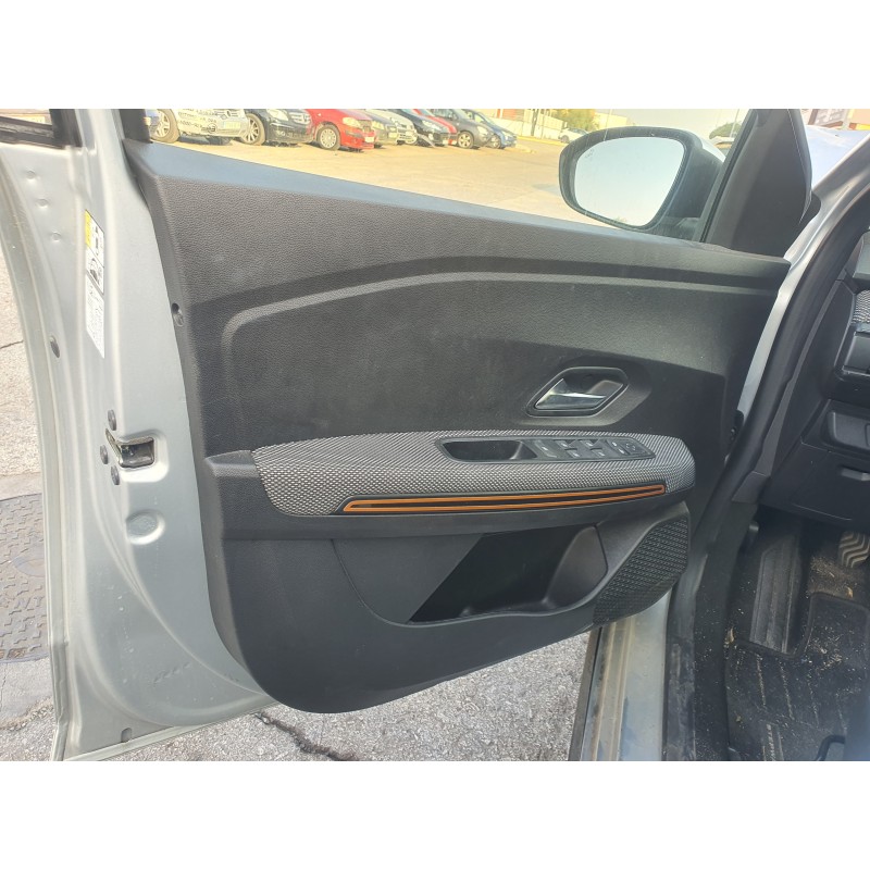 Recambio de guarnecido puerta delantera izquierda para dacia sandero iii 1.0 tce referencia OEM IAM   