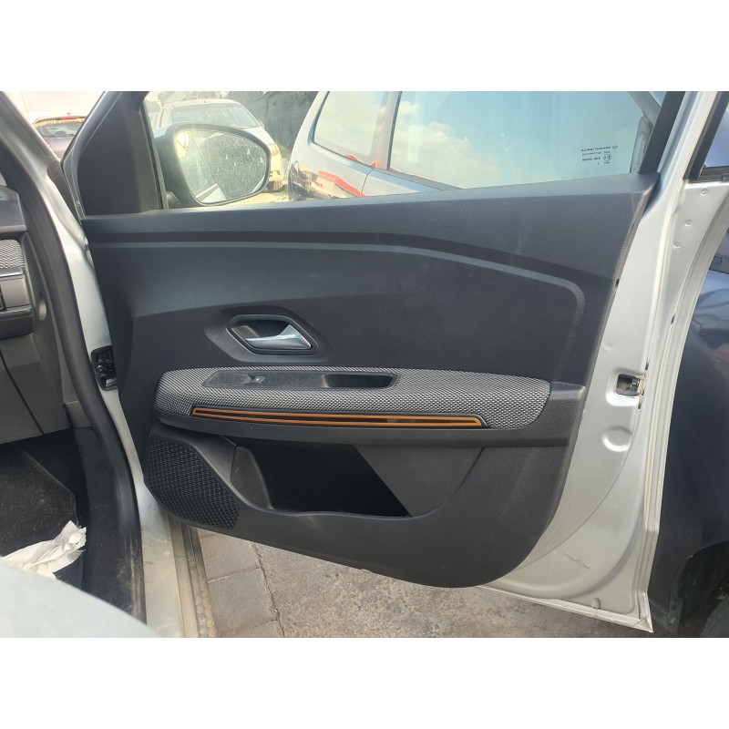 Recambio de guarnecido puerta delantera derecha para dacia sandero iii 1.0 tce referencia OEM IAM   