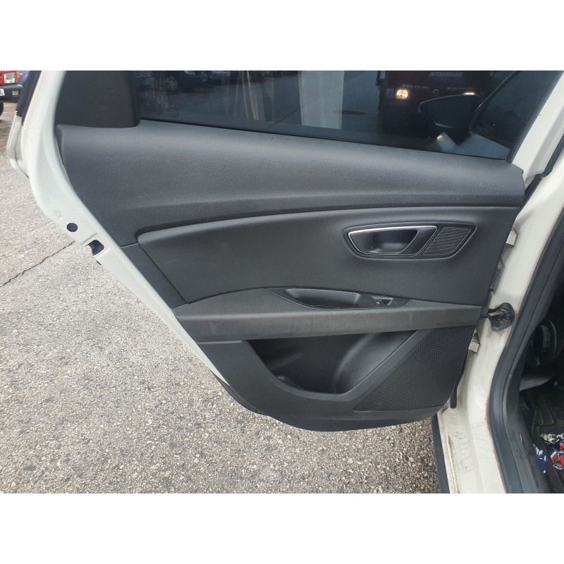 Recambio de guarnecido puerta trasera izquierda para seat leon st (5f8) x-perience 4drive referencia OEM IAM   