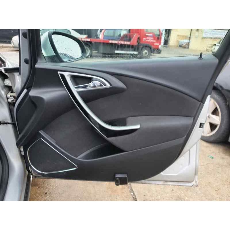 Recambio de guarnecido puerta delantera derecha para opel astra j sports tourer 1.7 cdti 125 cv referencia OEM IAM   