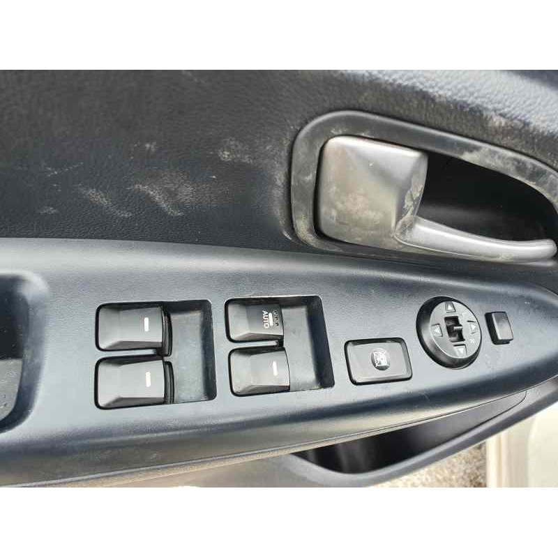 Recambio de mando elevalunas delantero izquierdo para kia rio iii 1.2 cvvt 84 cv referencia OEM IAM   