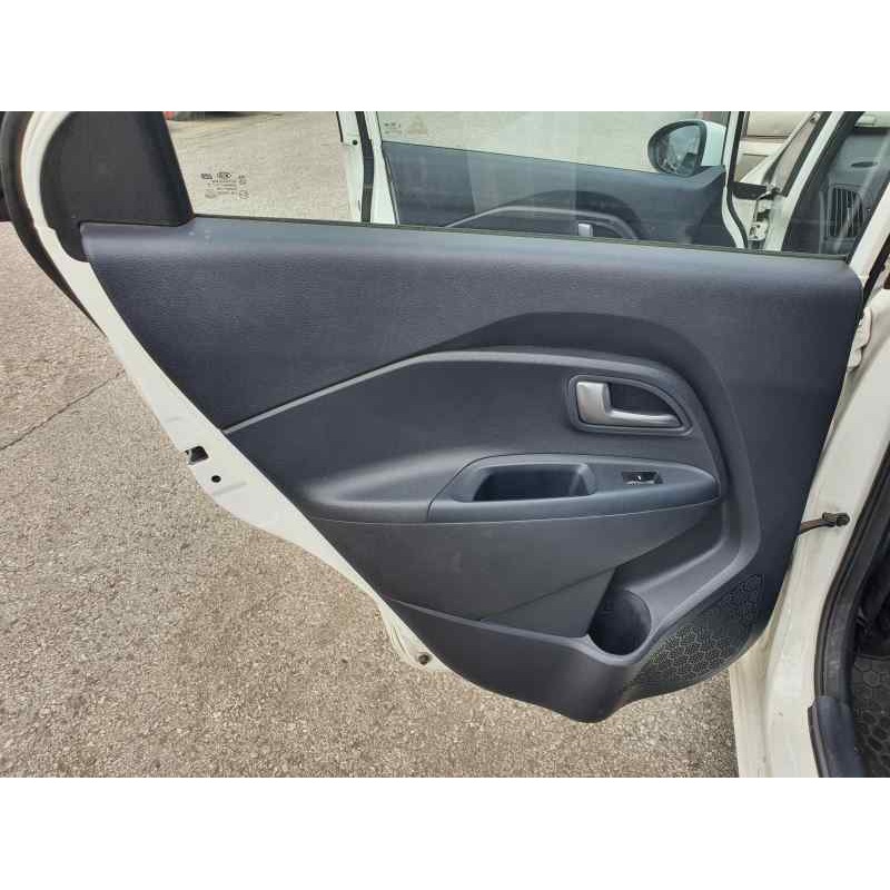 Recambio de guarnecido puerta trasera izquierda para kia rio iii 1.2 cvvt 84 cv referencia OEM IAM   