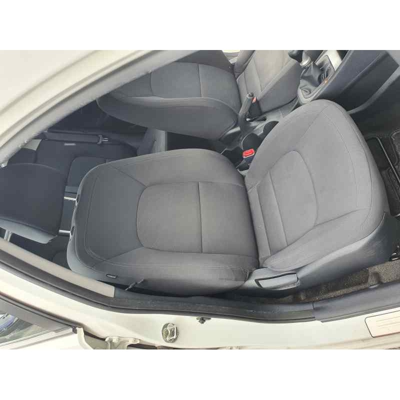 Recambio de asiento delantero derecho para kia rio iii 1.2 cvvt 84 cv referencia OEM IAM   