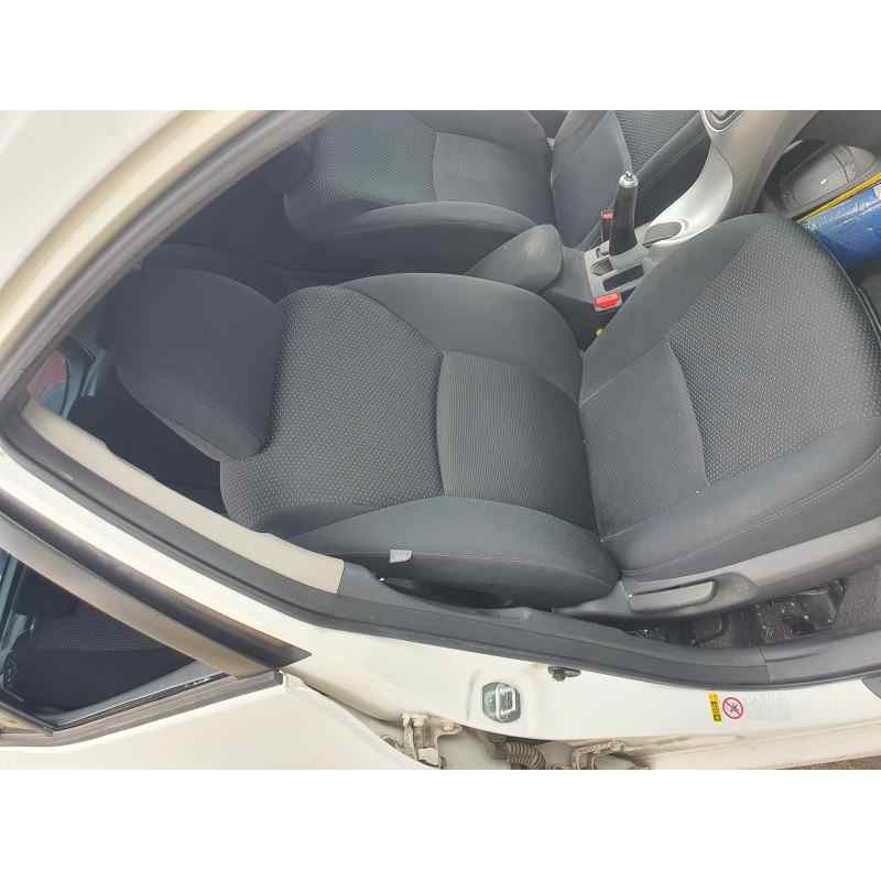 Recambio de asiento delantero derecho para toyota auris 1.4 d-4d 90 cv referencia OEM IAM   