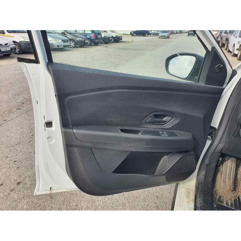 Recambio de guarnecido puerta delantera izquierda para dacia sandero iii 1.0 tce referencia OEM IAM   