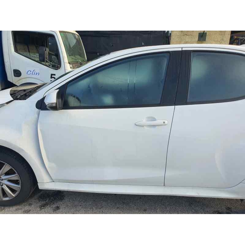 Recambio de puerta delantera izquierda para toyota yaris iv 1.5 hybrid 116 cv referencia OEM IAM   