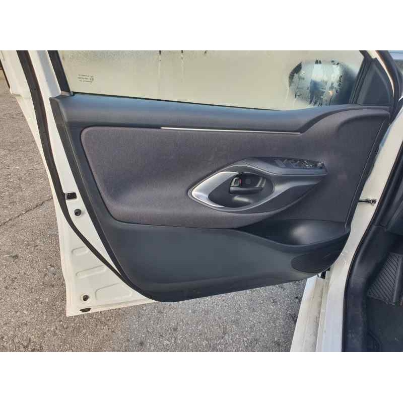 Recambio de guarnecido puerta delantera izquierda para toyota yaris iv 1.5 hybrid 116 cv referencia OEM IAM   