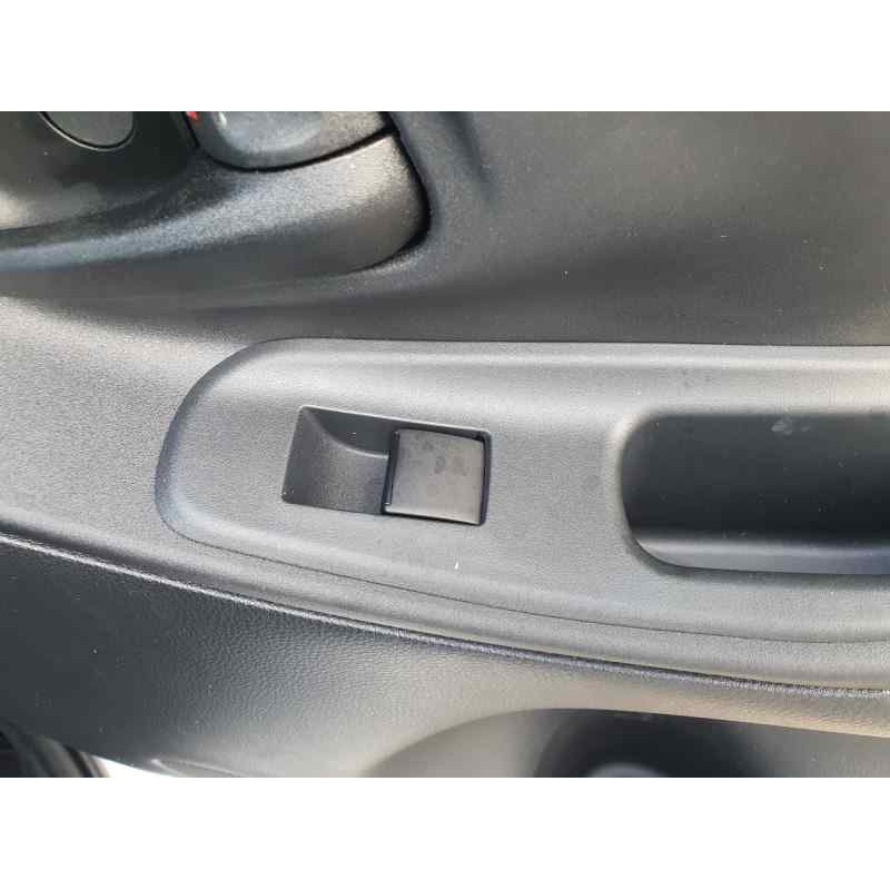 Recambio de mando elevalunas trasero derecho para toyota yaris iv 1.5 hybrid 116 cv referencia OEM IAM   