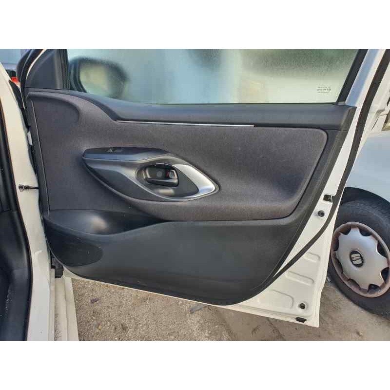 Recambio de guarnecido puerta delantera derecha para toyota yaris iv 1.5 hybrid 116 cv referencia OEM IAM   