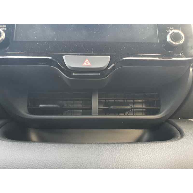 Recambio de rejilla aireadora para toyota yaris iv 1.5 hybrid 116 cv referencia OEM IAM   