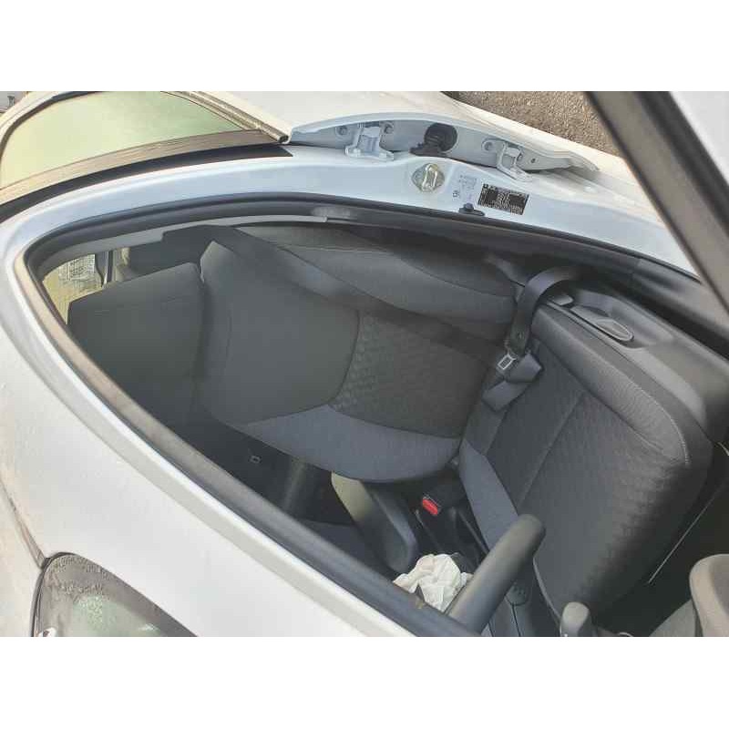 Recambio de asiento delantero izquierdo para toyota yaris iv 1.5 hybrid 116 cv referencia OEM IAM   