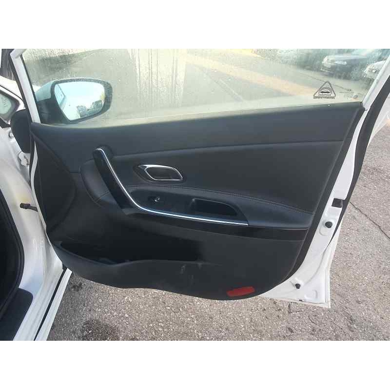 Recambio de guarnecido puerta delantera derecha para kia cee´d 1.6 crdi 136 cv referencia OEM IAM   